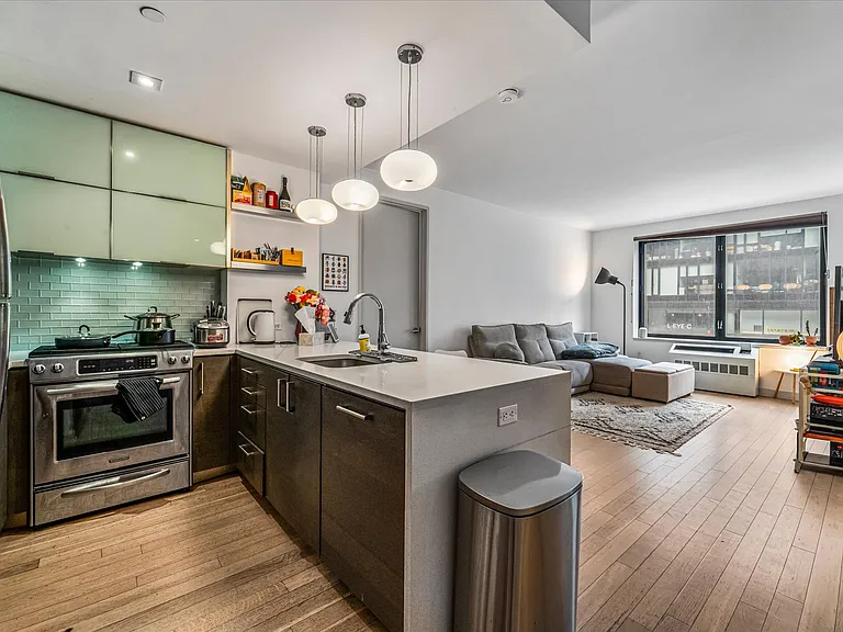 2145 44th Dr #2G — Photo 9