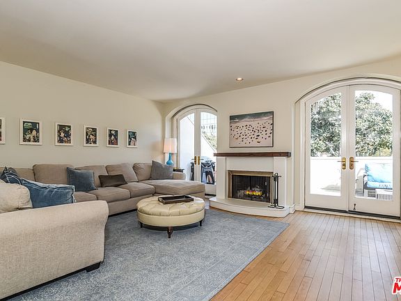 2nd image of 1131 20th St APT 1