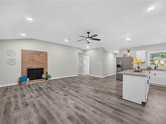 5th image of 3715 Anita Ln