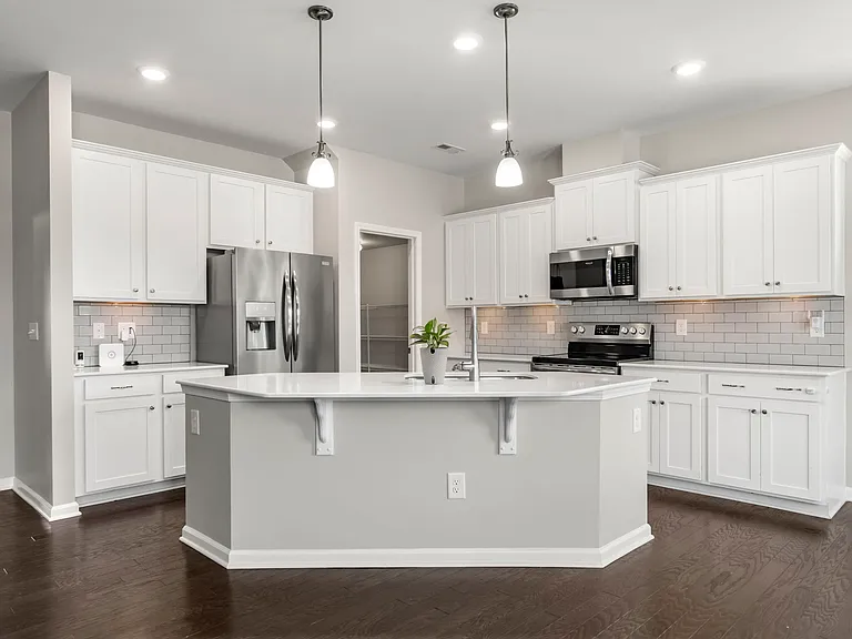 5009 Glenellen Way — Photo 11