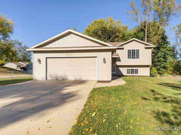 2541 Richmond St NW, Grand Rapids, MI 49504