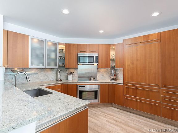5th image of 2627 S Bayshore Dr #2506