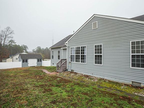 4th image of 4000 Harrow Dr