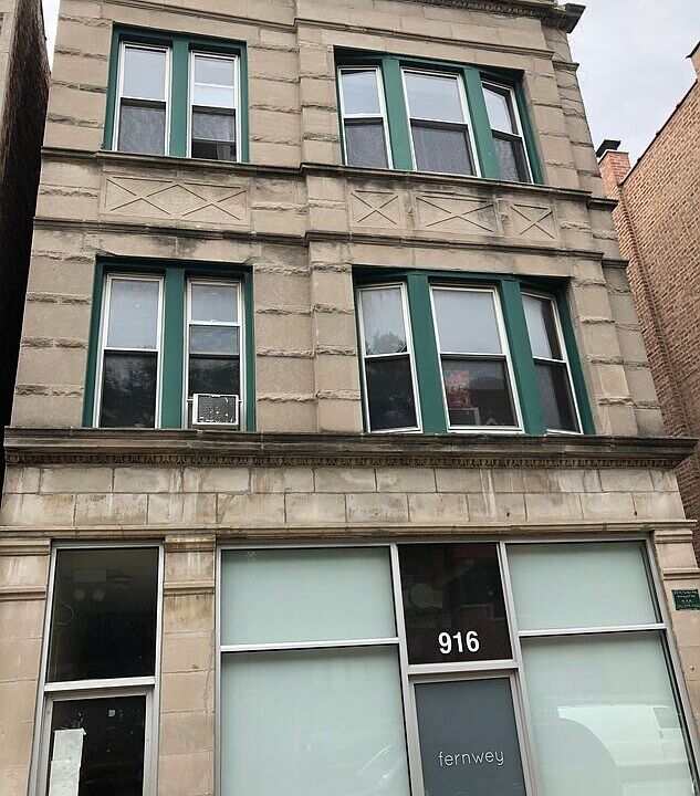 1st image of 916 N Damen Ave APT 1R