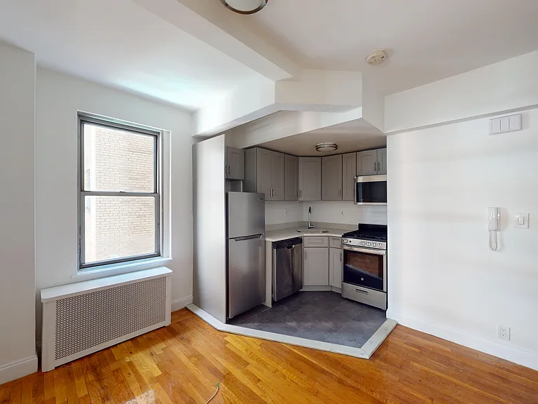 301 E 38th St #12H — Photo 3