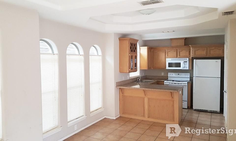 2nd image of 1002 S Palm Dr