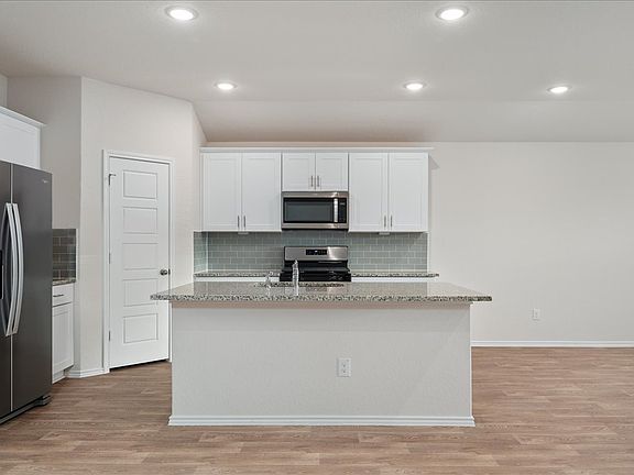 3rd image of 379 Wayne Way