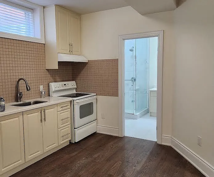 33 Scarborough Golf Club Rd — Photo 5
