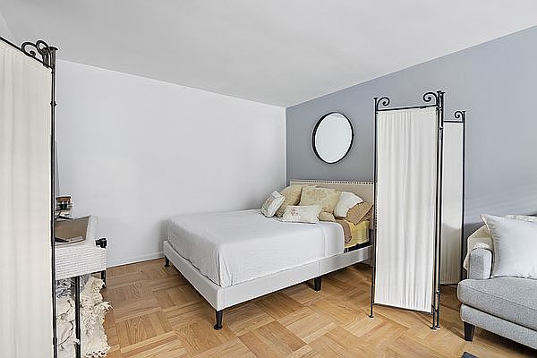 2nd image of 408 W 34th St APT 1D