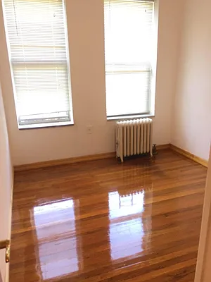 Rented by Mihalios Irene | media 8