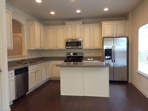 4th image of 312 Lakeside Ln