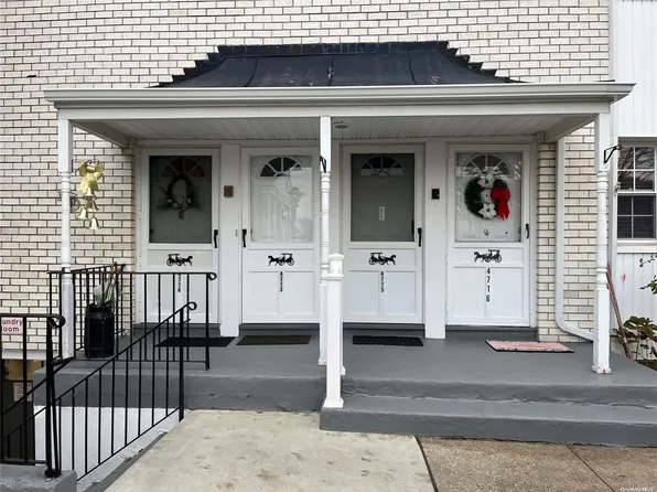 4714 Wilshire Lane #4714, Oakdale, NY 11769