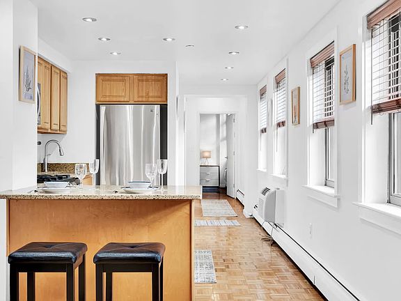 3rd image of 102 Bradhurst Ave APT 202