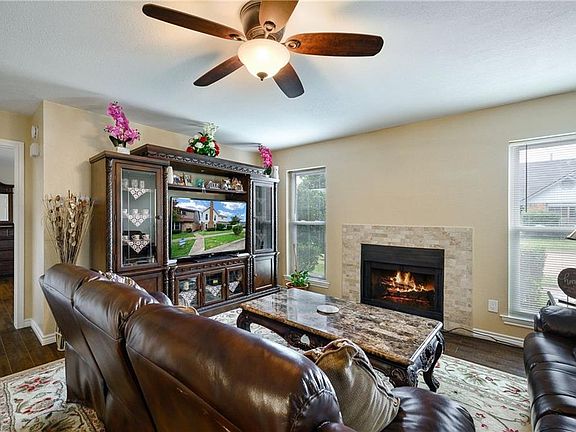 2nd image of 1909 Wyster Dr