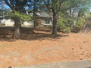 8 Nevis Ct, Toms River, NJ 08757