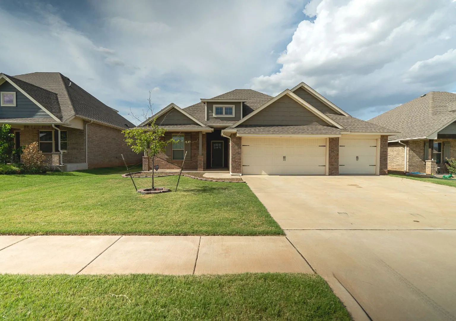 Gorgeous 4 Bed 2 bath Home in Moore! — Photo 1