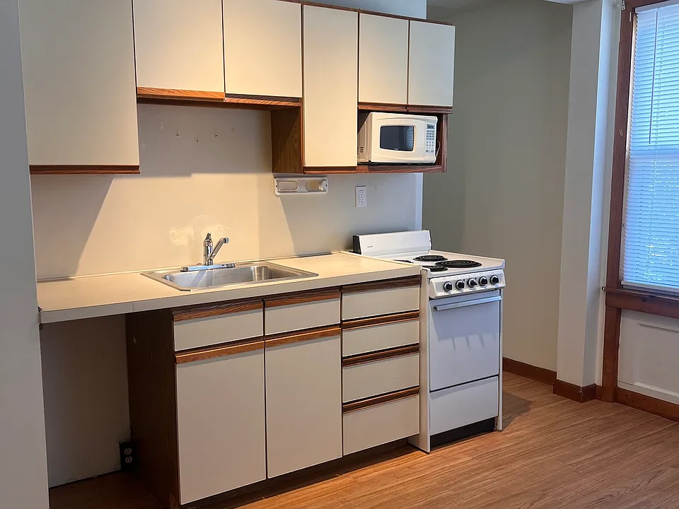 49 Ledyard Ave #1