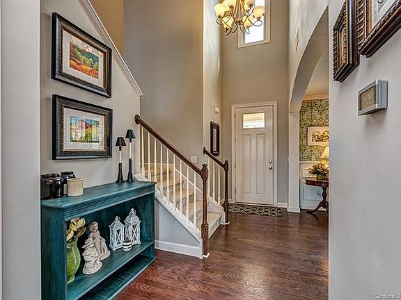 2nd image of 884 Tyne Dr