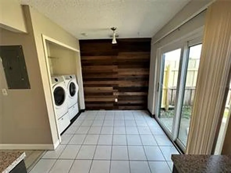 3282 Oak Lake Pl — Photo 6