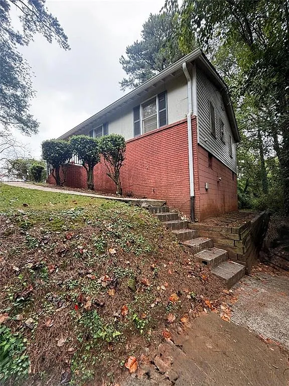 3 bed, 1.5 bath, 1120 sqft, $1,795 — Photo 2