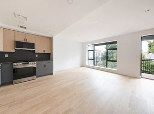 130 Diamond St #2R, Brooklyn, NY 11222