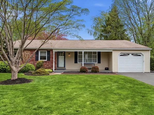 226 Silvestri Dr, Hatboro, PA 19040