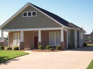 262 Rossburg Dr, Calera, AL 35040