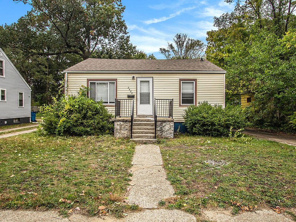 1st image of 2424 Wood St