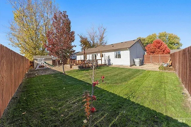 3 bed, 1035 sqft, $1,800 — Photo 2