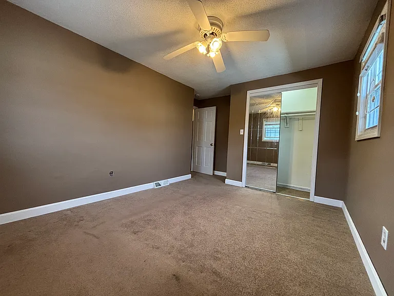11-15 Marie Ln — Photo 8