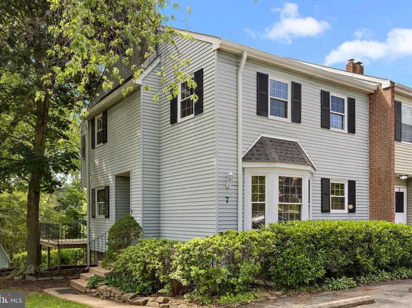 7 Martine Ct, Newark, DE 19711