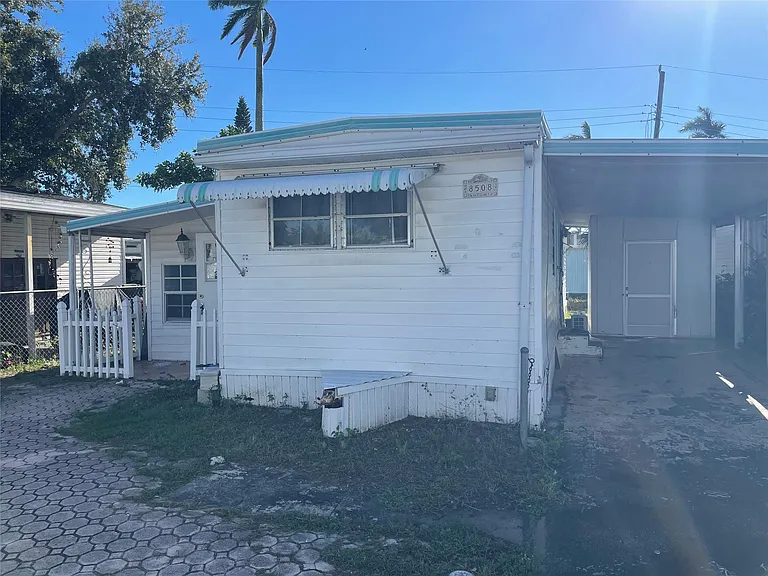 8508 SW 16th Ct — Photo 1