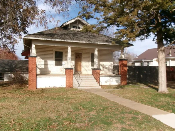 422 W Broadway St, Okeene, OK 73763
