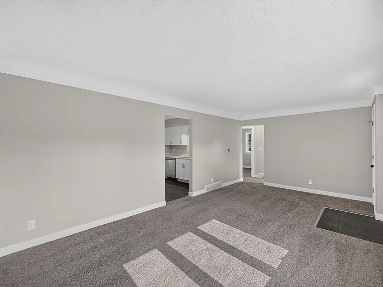 3902 43rd St — Photo 4