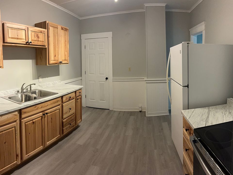 2nd image of 697 Chestnut St #1W