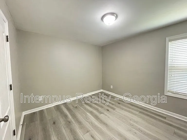 1180 Pepper Ln — Photo 9