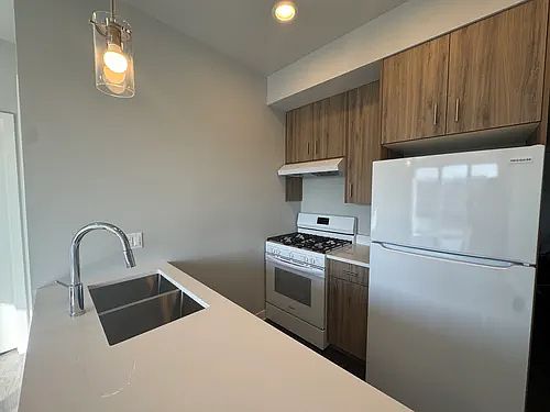 3rd image of 3176 S Archer Ave #306
