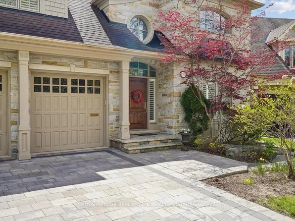 1726 The Pnes, Mississauga, ON L5J 4V5