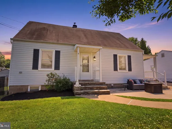 49 4th St, Feasterville, PA 19053