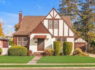 29 New St, Lynbrook, NY 11563