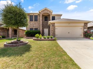 10240 Almondtree Dr, Fort Worth, TX 76140