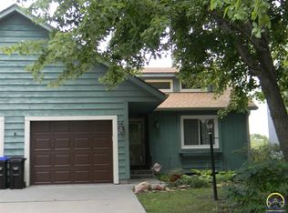 3622 SW Eveningside Dr, Topeka, KS 66614