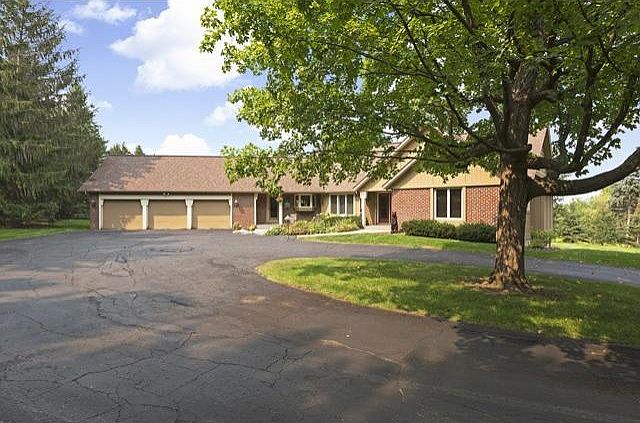 1st image of 1575 N Willow Dr