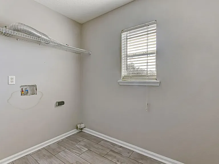 1412 Dunns Lake Dr — Photo 6