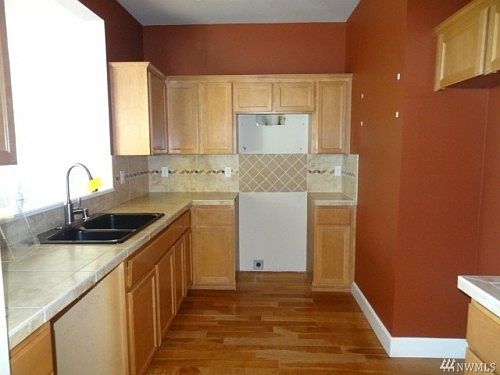 4th image of 102 Wild Rose St