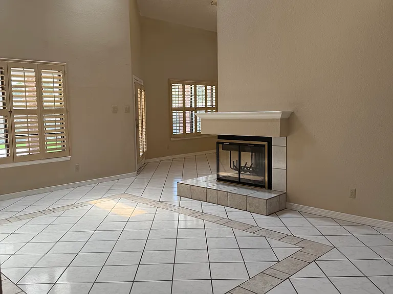 2112 Home Show Ln — Photo 5
