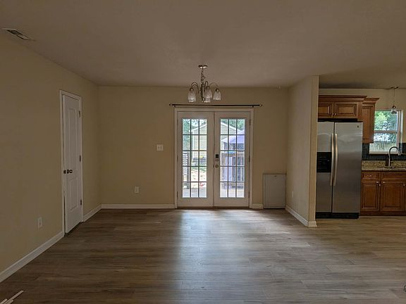2nd image of 3672 Hyde Cir