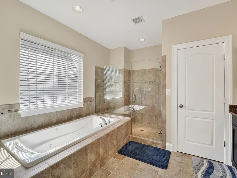 712 Sentry Sq — Photo 17