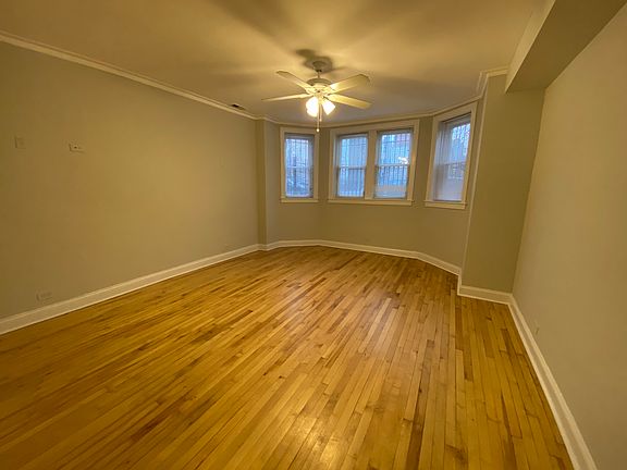 3rd image of 942 N Washtenaw Ave #942