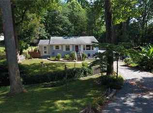 2420 Cherokee Ln, Winston Salem, NC 27103